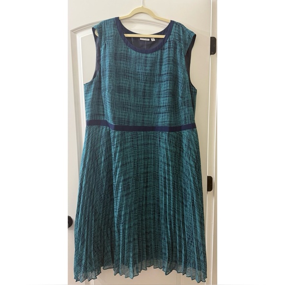 Halogen/Nordstrom Women's Plus 24W Blue/Green Patterned Dress with Pleated Skirt - Picture 9 of 10